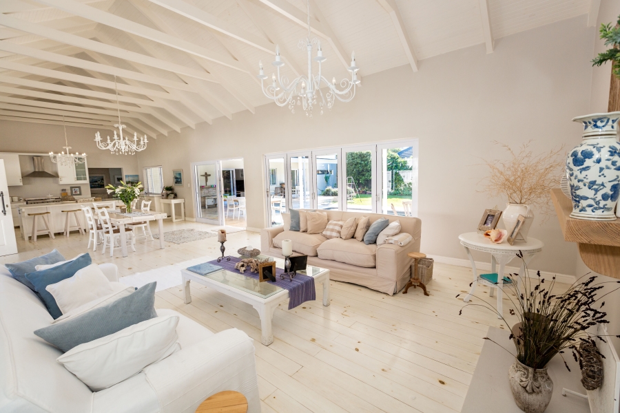 5 Bedroom Property for Sale in Kommetjie Western Cape